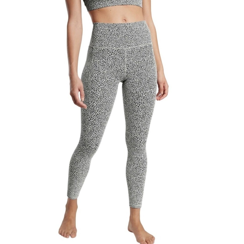 Athleta‎ Salutation Stash Pocket II Textured Tight Black White Animal Print M
